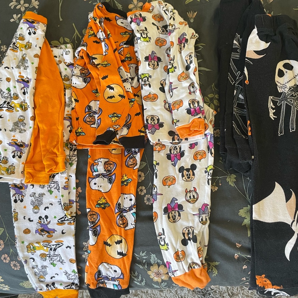 Halloween pajamas Disney Peanuts Nightmare before Christmas GUC